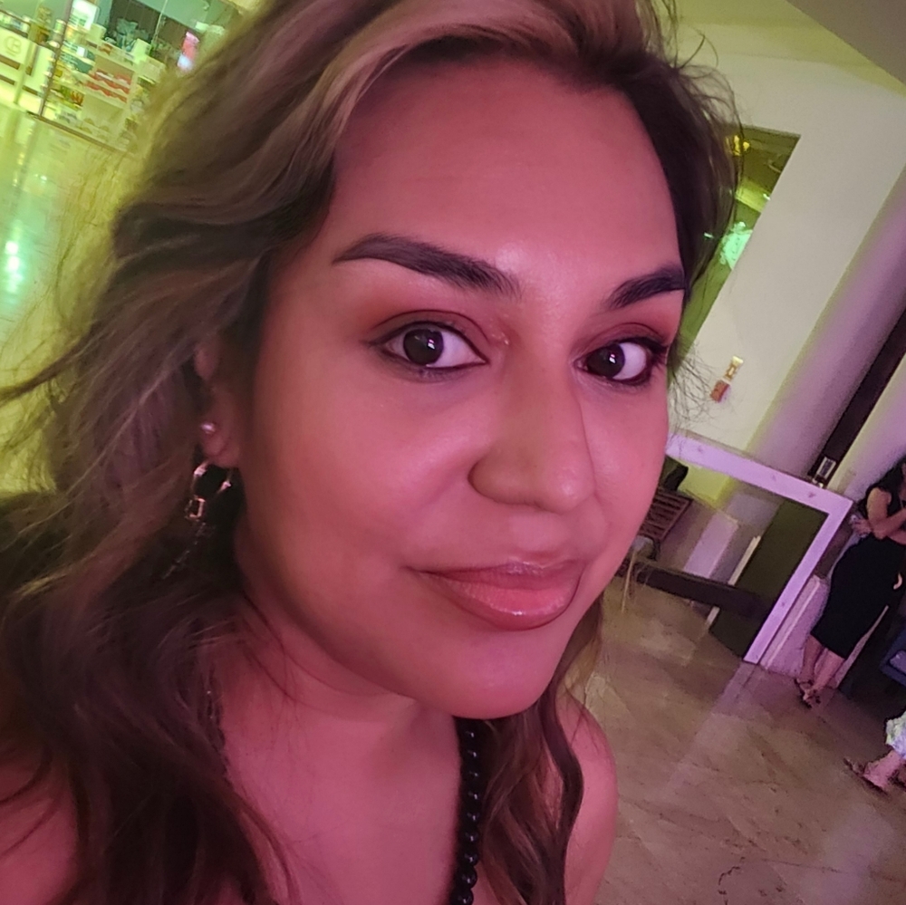 Meet your Posher, Roxana
